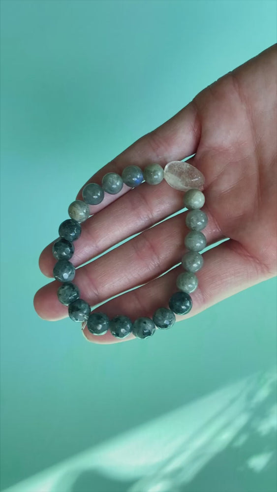 
            
                Load and play video in Gallery viewer, Brindle Agate, Labradorite and Clear Quartz Crystal Bracelet
            
        